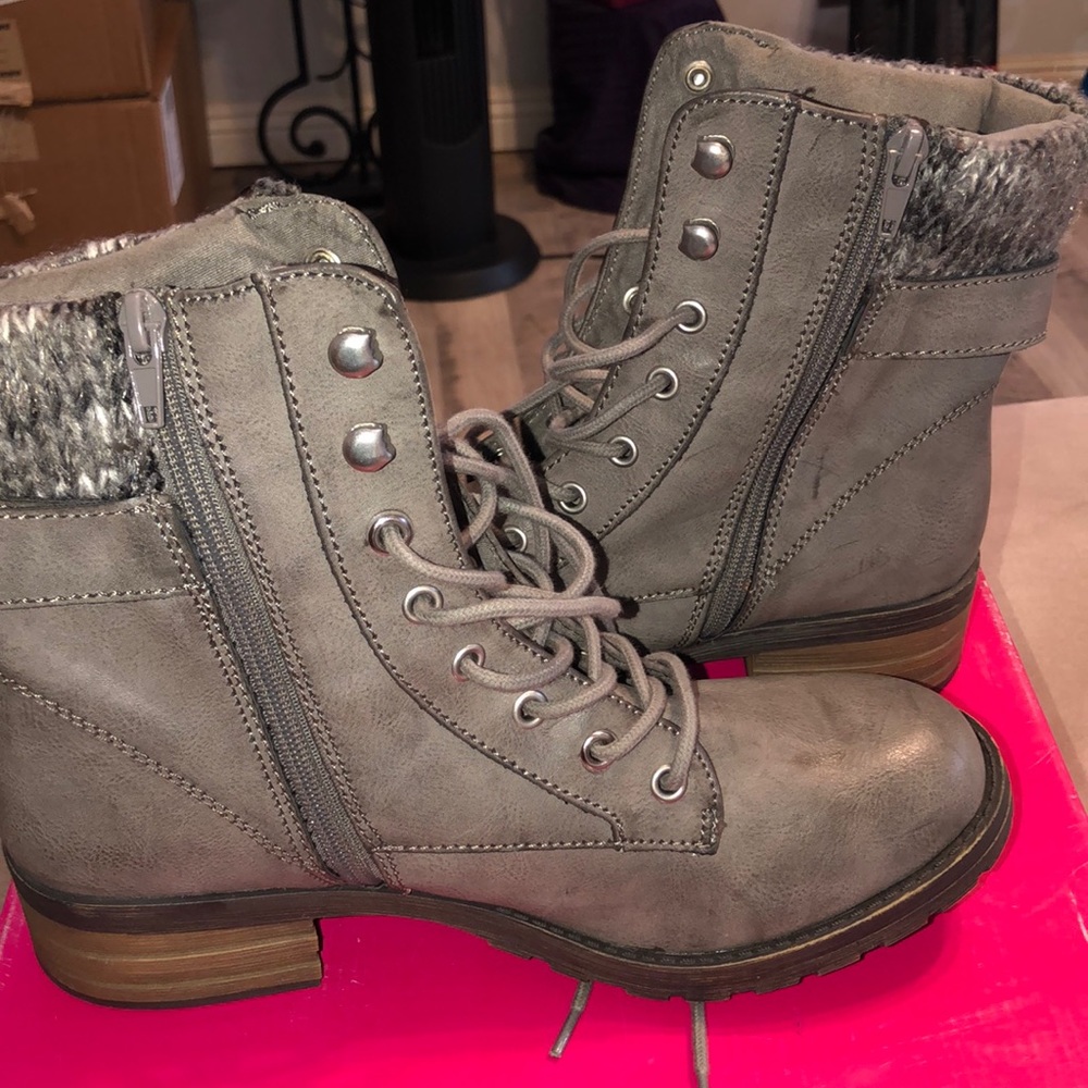 Boots 🥾 - Picture 3 of 10